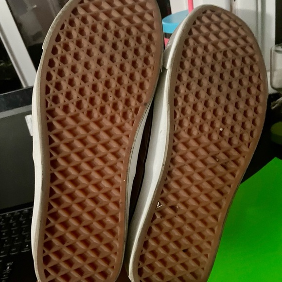 Women’s Vans in size 9. - Picture 6 of 6
